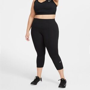 NWT Nike cropped leggings